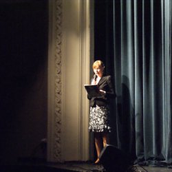 Za opuszczoną kurtyną trwają przygotowania do występu tancerzy ze Studia tańca Ulicznego. Konferansjerką wieczoru była Sylwia Mistewicz
