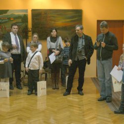 Laureaci wraz z gośćmi
