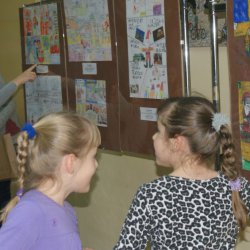 Czas na dokładne przyjrzenie się pracom i poczęstunek. 