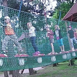 Zabytkowa Stacja Kolejki Wąskotorowej W Rudach, Park linowy