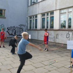 Walczymy o medale w konkurencjach sportowych: skoki na skakance, kozłowanie piłki…