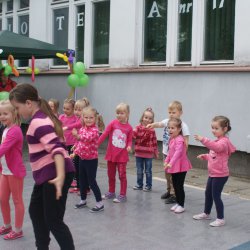 Przed publicznością prezentują się Fanki 1. Czy wśród nich są nasi przyszli reprezentanci na 	Mistrzostwach Świata?
