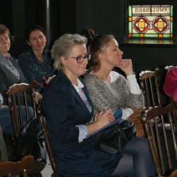  Pani Oliwia Adamek-Jędrzejewska, metodyk nauczycieli j. polskiego w zabrzańskich SP, współorganizator konferencji