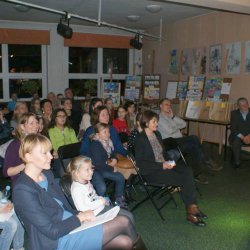 Laureaci i publiczność zgromadzona w sali teatralnej OPP4 "CET".