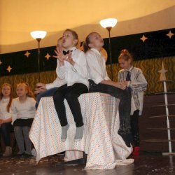 Przedstawienie "Święta u Mikołaja". koło teatralne Pracownia. Scenariusz i reżyseria N. Wolska-Pruszowska.