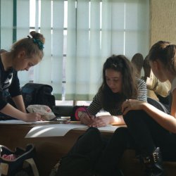 Młodzi artyści podejrzani w czasie pracy