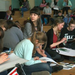 Młodzi artyści podejrzani w czasie pracy